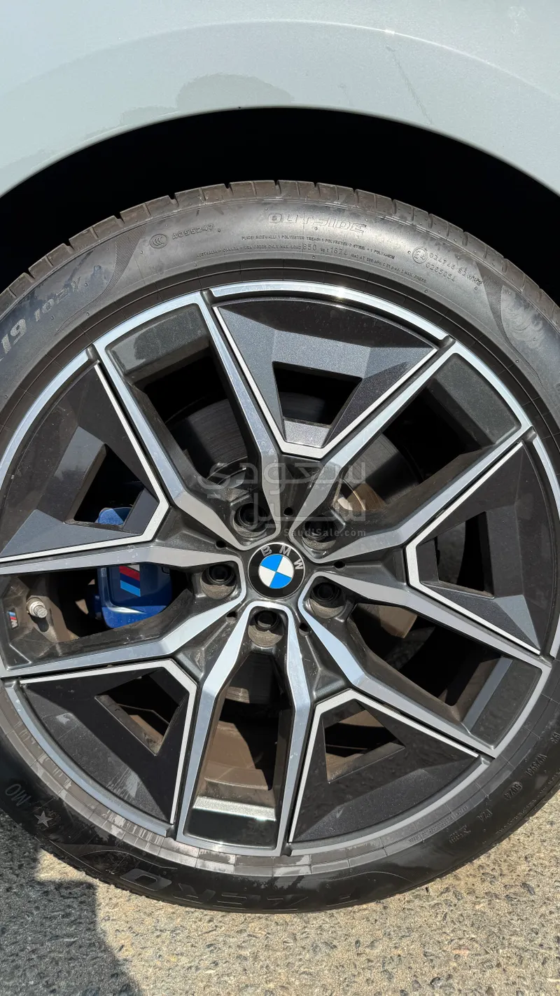 2025 بي ام دبليو الفئة الخامسة 520 أي إم كت