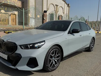 2025 بي ام دبليو الفئة الخامسة 520 أي إم كت