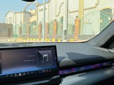 2025 بي ام دبليو الفئة الخامسة 520 أي إم كت