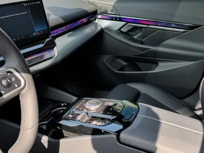 2025 بي ام دبليو الفئة الخامسة 520 أي إم كت