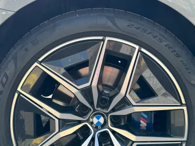 2025 بي ام دبليو الفئة الخامسة 520 أي إم كت