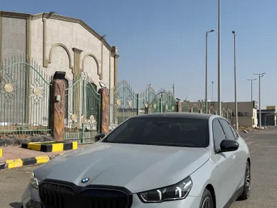 2025 بي ام دبليو الفئة الخامسة 520 أي إم كت