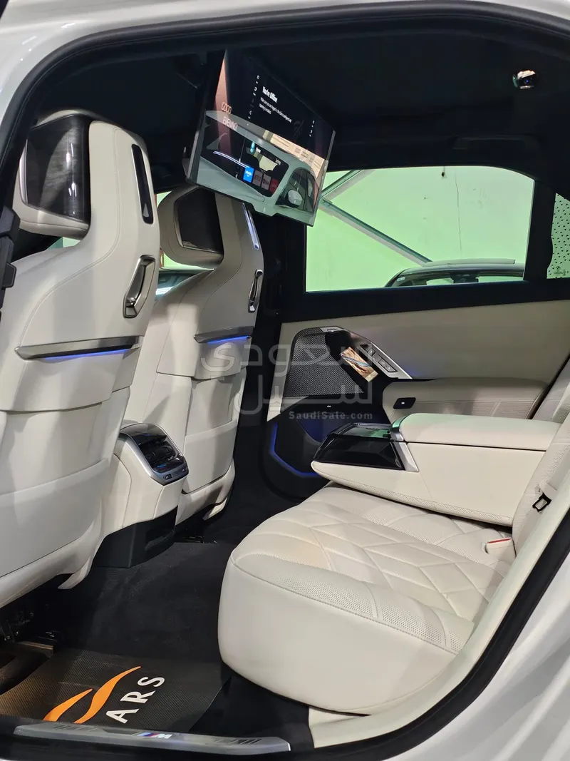 2025 بي ام دبليو الفئة السابعة 735أي