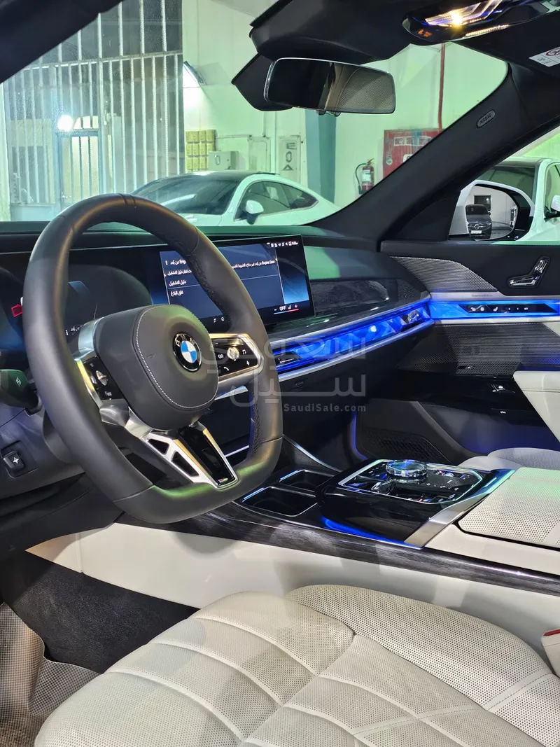 2025 بي ام دبليو الفئة السابعة 735أي