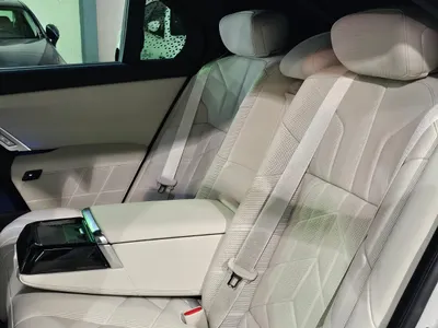 2025 بي ام دبليو الفئة السابعة 735أي