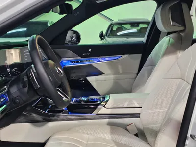 2025 بي ام دبليو الفئة السابعة 735أي