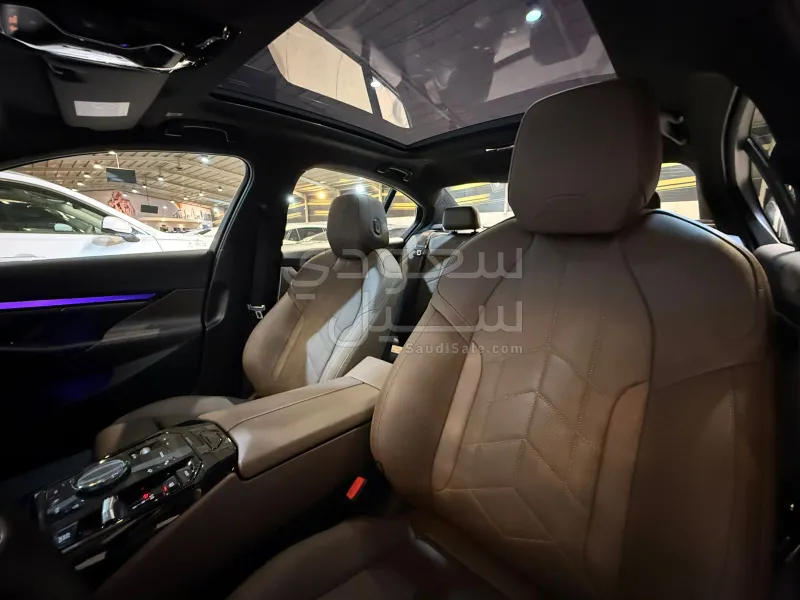 2024 بي ام دبليو الفئة الخامسة 520 أي إم كت