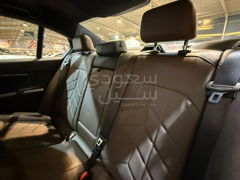 2024 بي ام دبليو الفئة الخامسة 520 أي إم كت