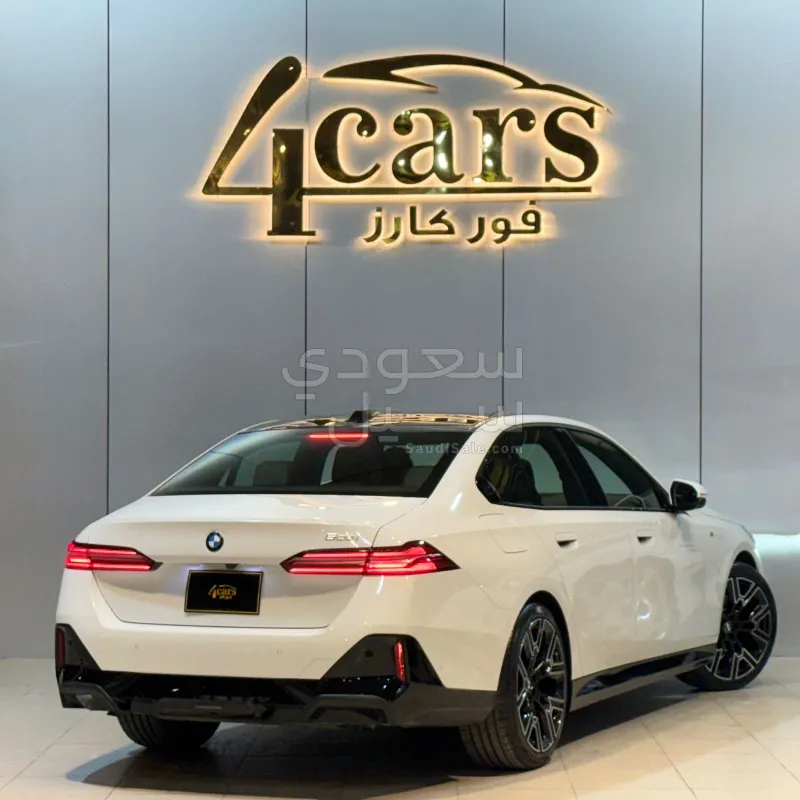 2024 بي ام دبليو الفئة الخامسة 520 أي إم كت