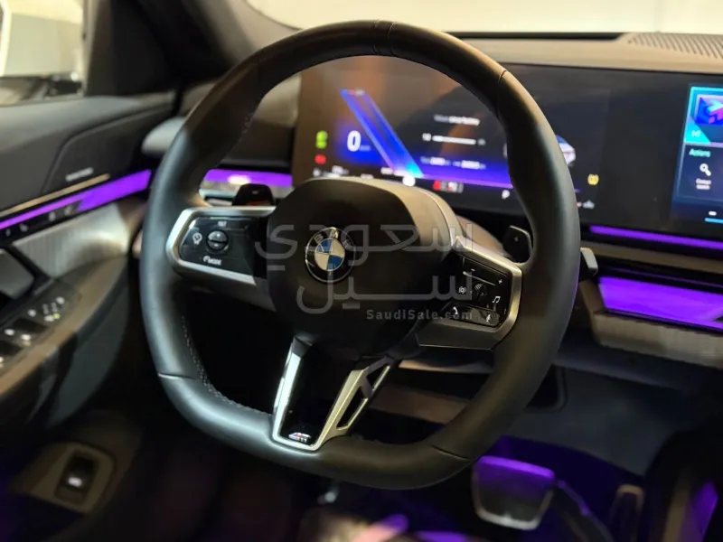 2024 بي ام دبليو الفئة الخامسة 520 أي إم كت