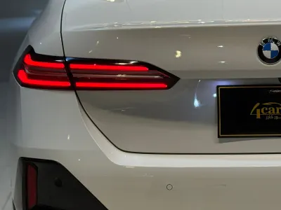 2024 بي ام دبليو الفئة الخامسة 520 أي إم كت