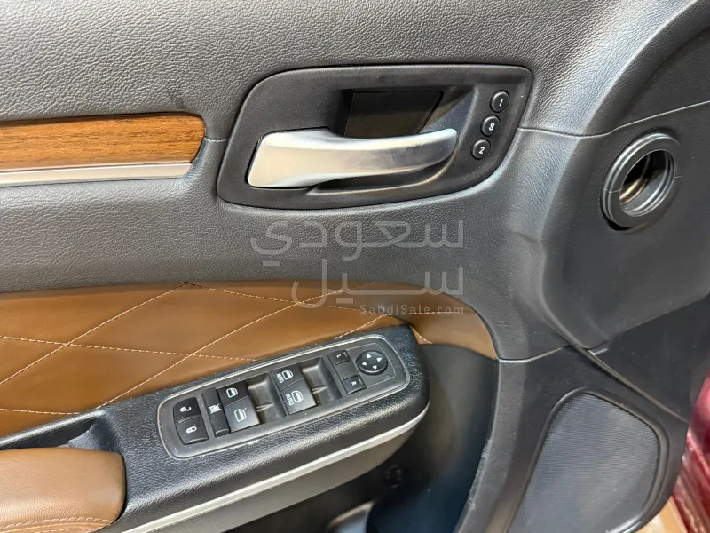 2022 كرايسلر 300 سي اكزكتيف