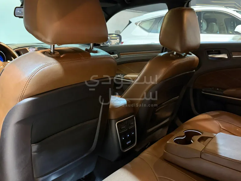 2022 كرايسلر 300 سي اكزكتيف