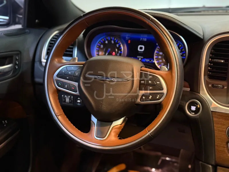 2022 كرايسلر 300 سي اكزكتيف