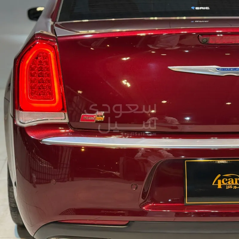 2022 كرايسلر 300 سي اكزكتيف