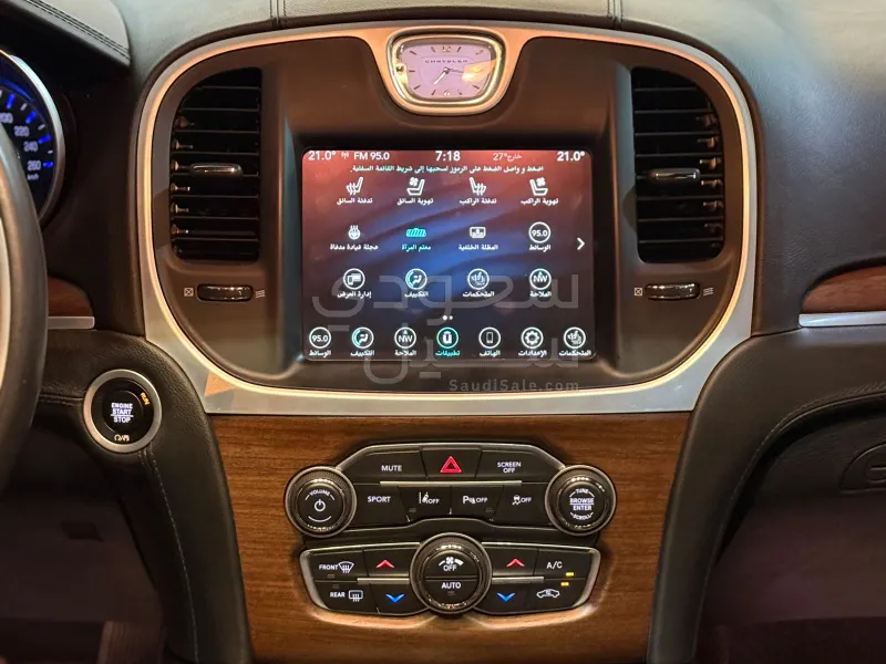 2022 كرايسلر 300 سي اكزكتيف