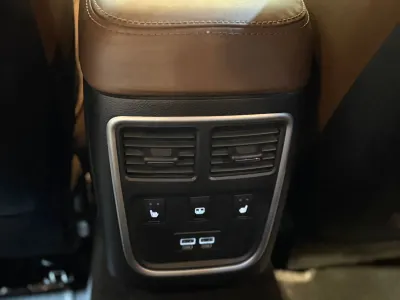 2022 كرايسلر 300 سي اكزكتيف