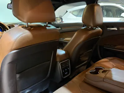 2022 كرايسلر 300 سي اكزكتيف