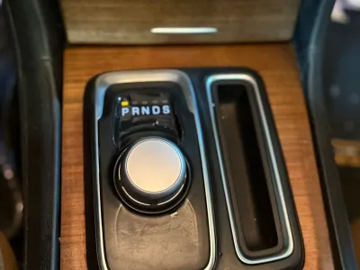 2022 كرايسلر 300 سي اكزكتيف