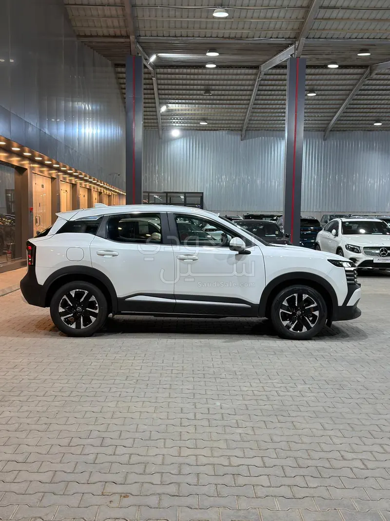 2025 نيسان كيكس اس في