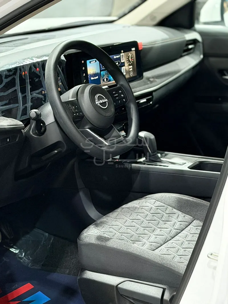 2025 نيسان كيكس اس في
