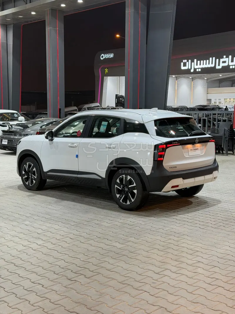 2025 نيسان كيكس اس في