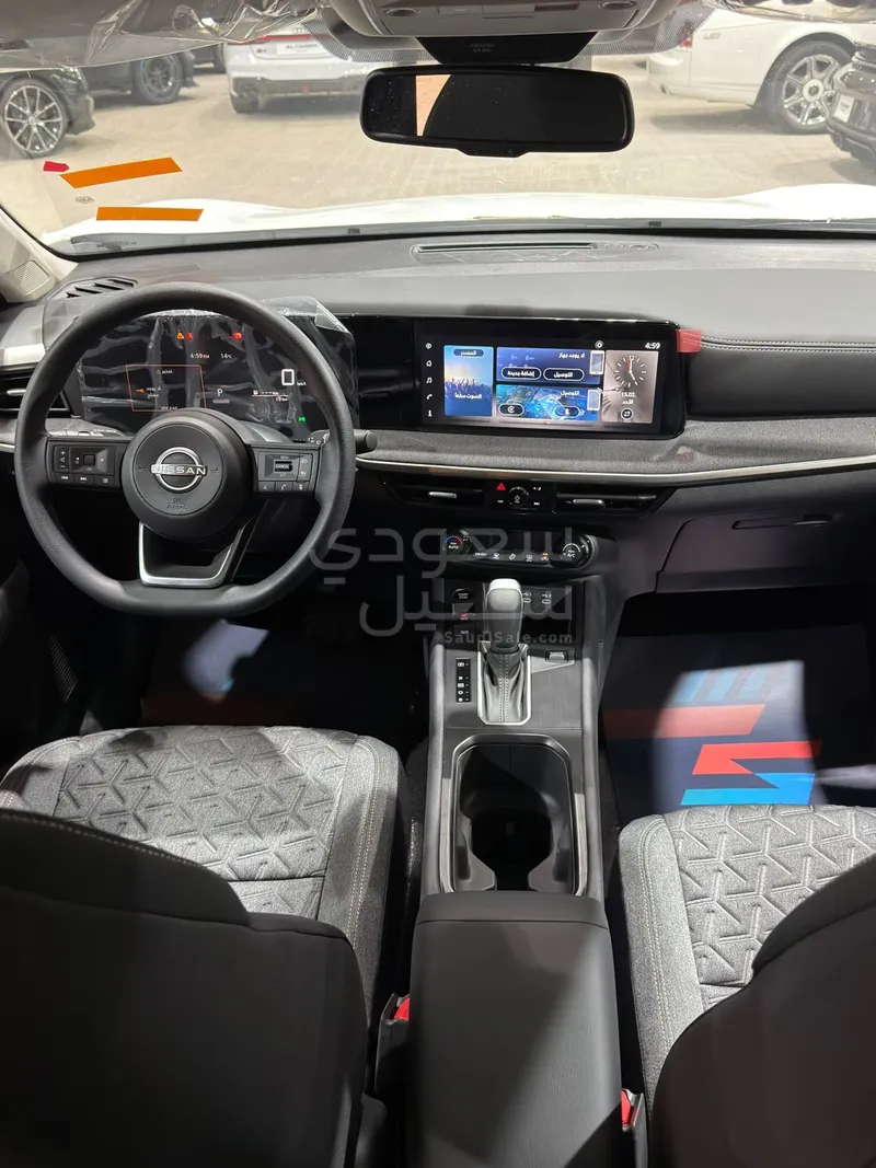 2025 نيسان كيكس اس في