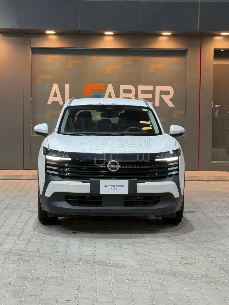 2025 نيسان كيكس اس في