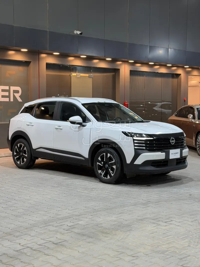 2025 نيسان كيكس اس في