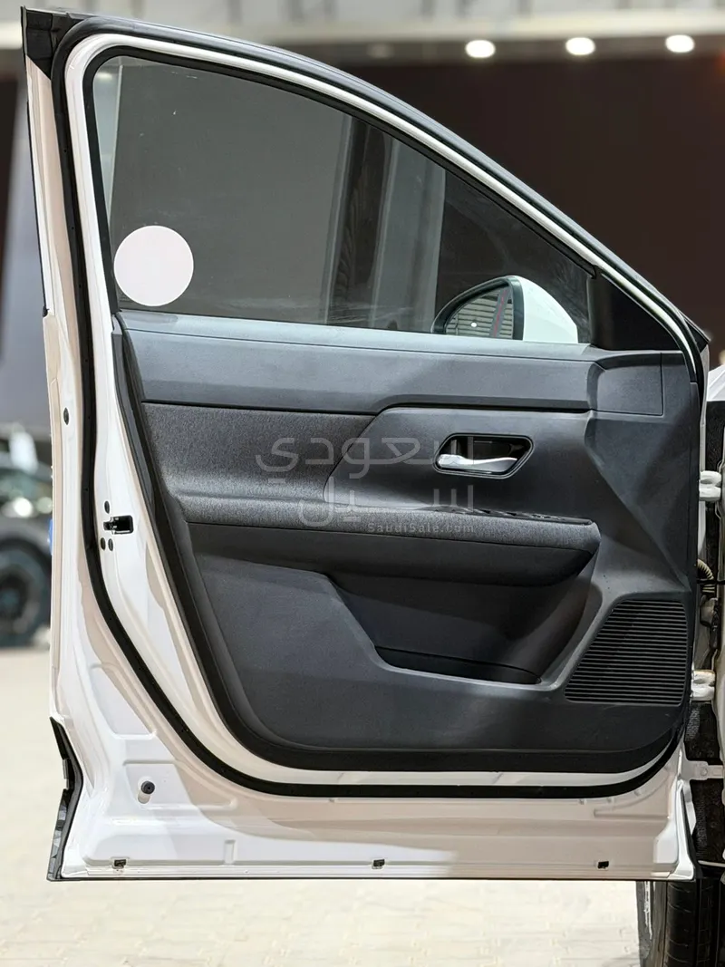 2025 نيسان كيكس اس في