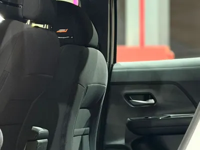 2025 نيسان كيكس اس في