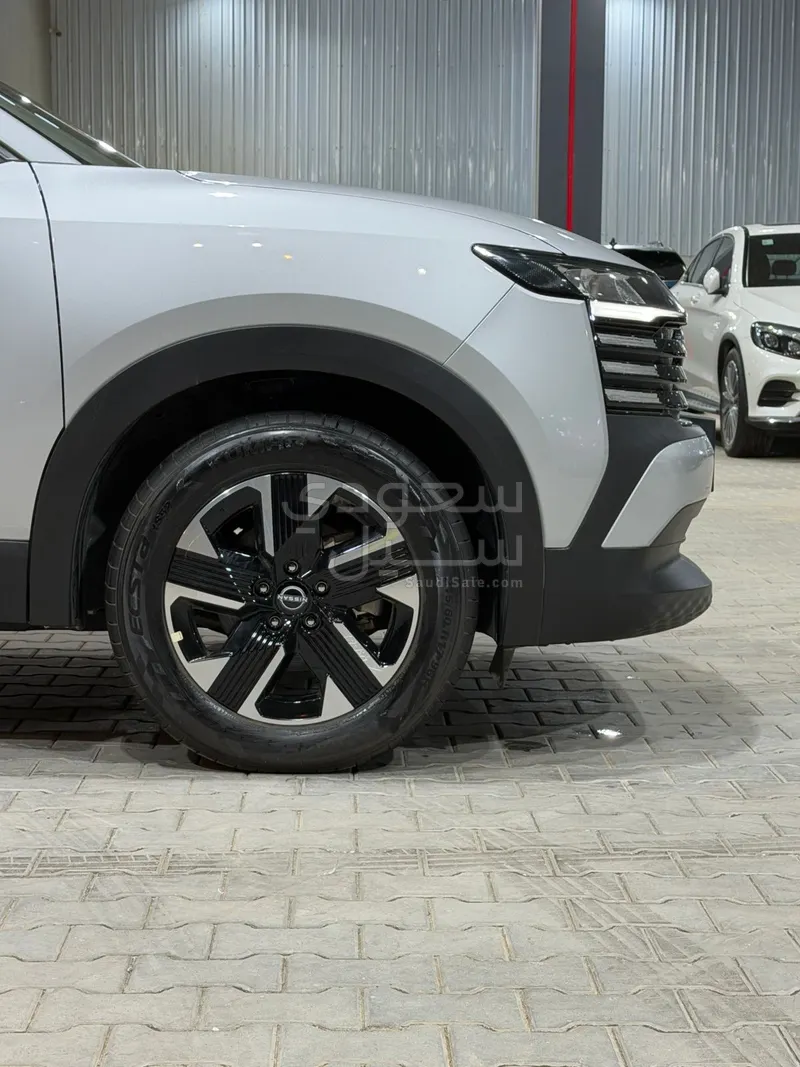 2025 نيسان كيكس اس في