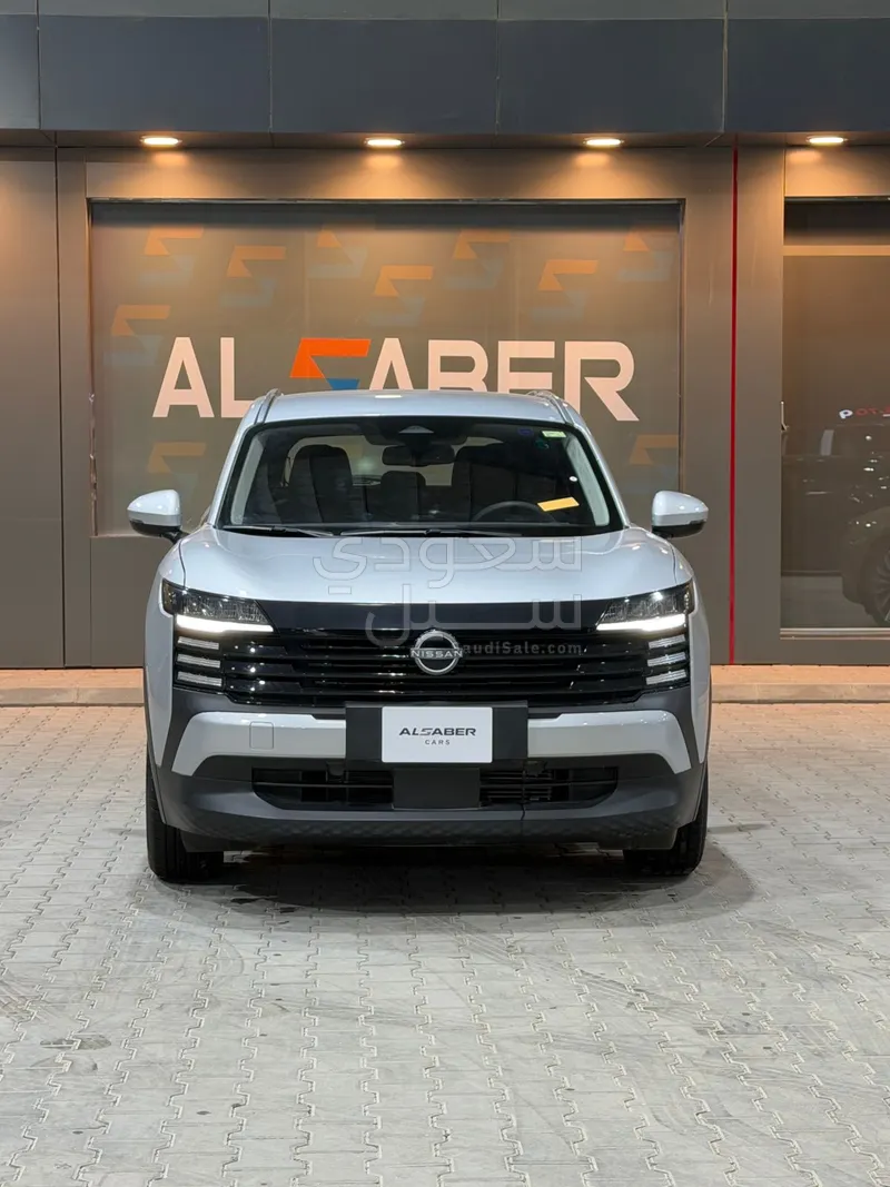 2025 نيسان كيكس اس في