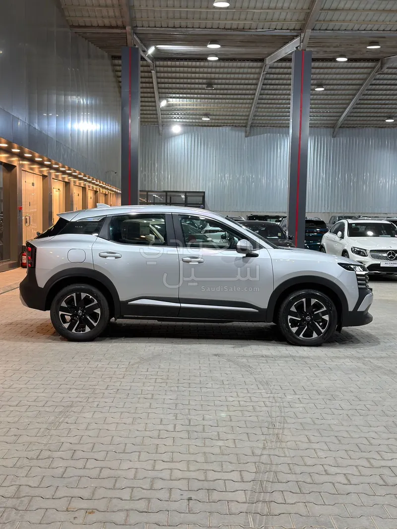 2025 نيسان كيكس اس في