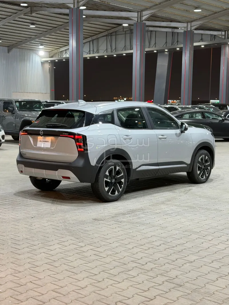 2025 نيسان كيكس اس في