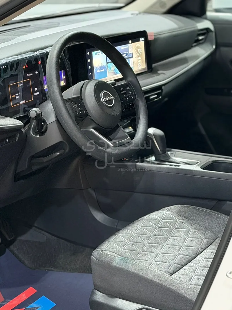 2025 نيسان كيكس اس في