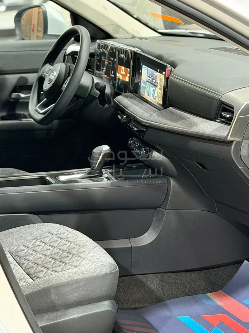 2025 نيسان كيكس اس في