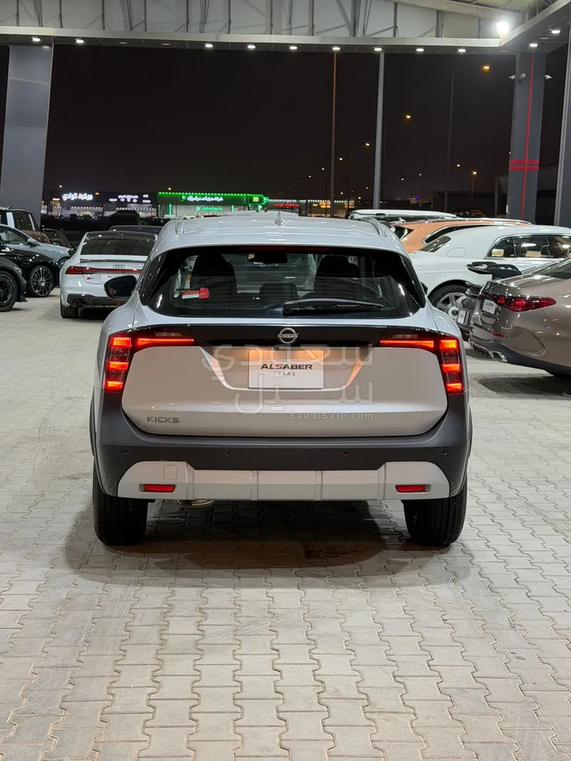 2025 نيسان كيكس اس في