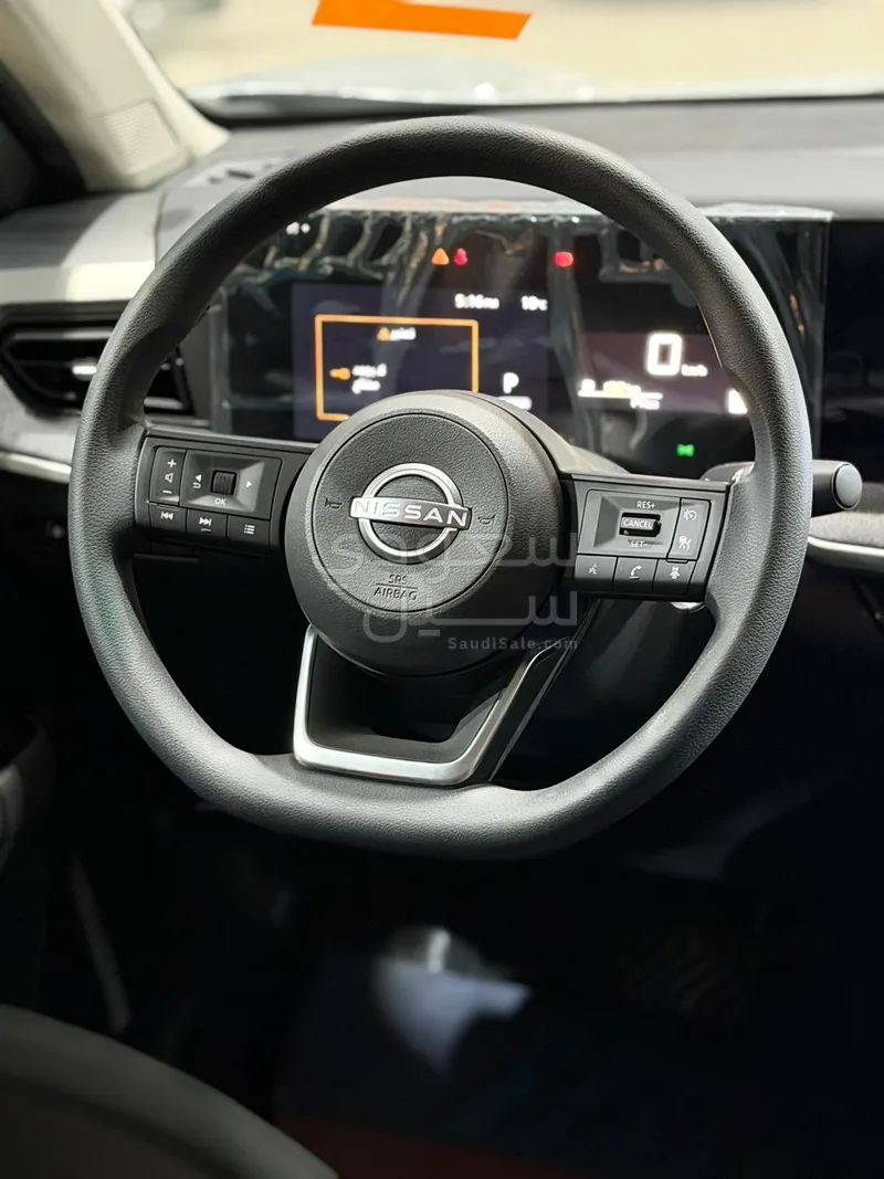 2025 نيسان كيكس اس في