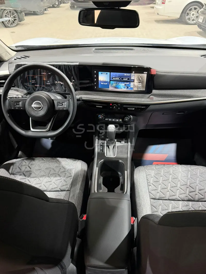 2025 نيسان كيكس اس في