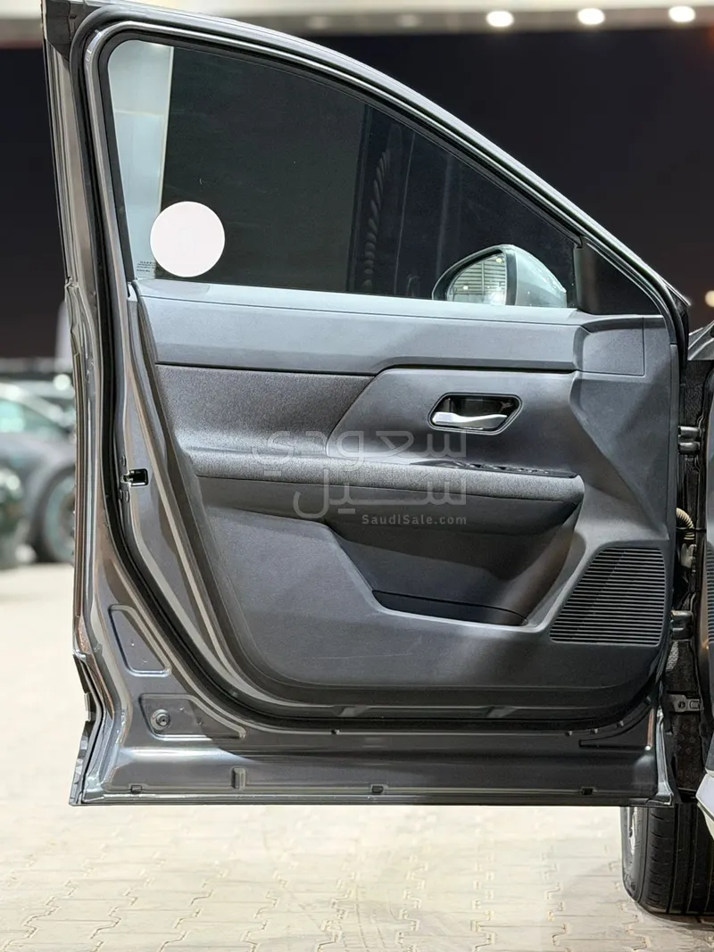 2025 نيسان كيكس اس في