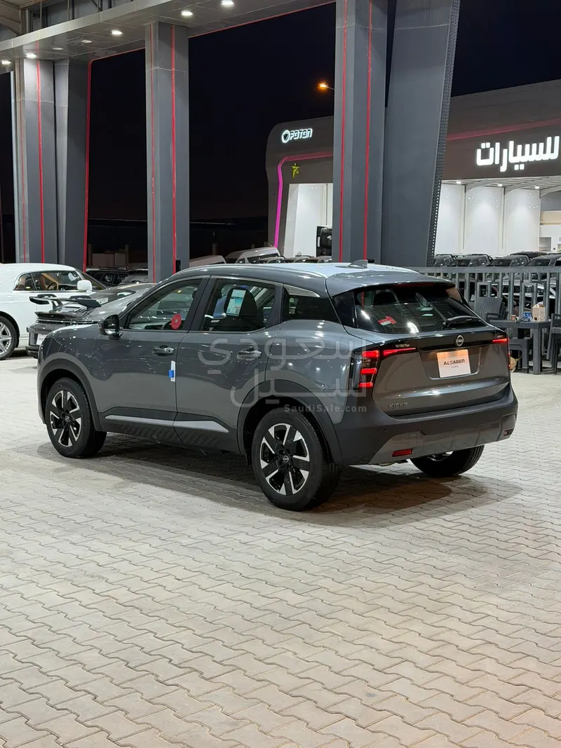 2025 نيسان كيكس اس في