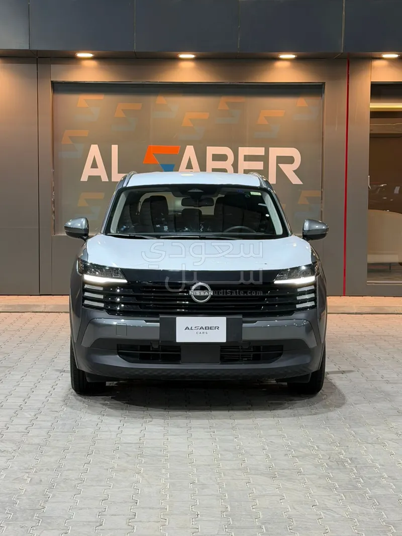 2025 نيسان كيكس اس في