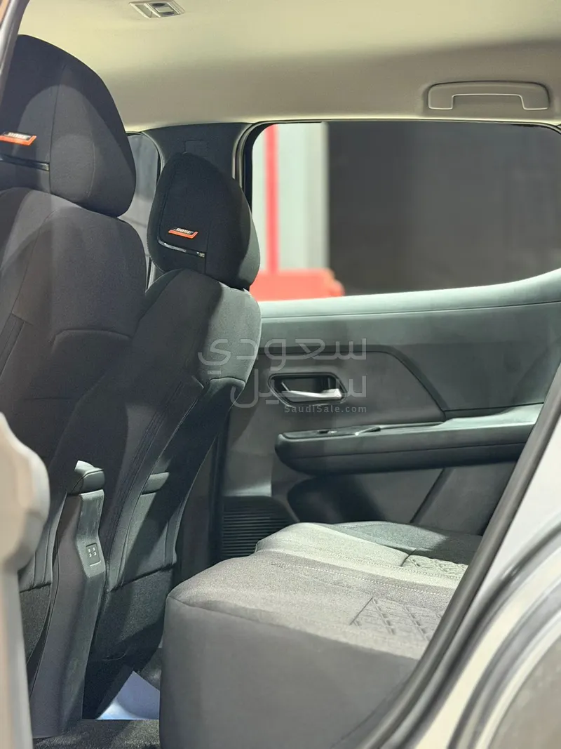 2025 نيسان كيكس اس في