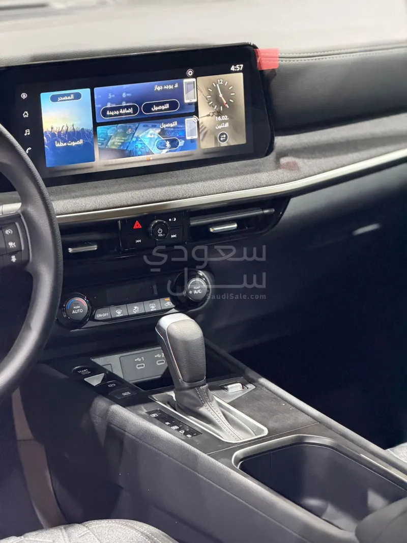 2025 نيسان كيكس اس في