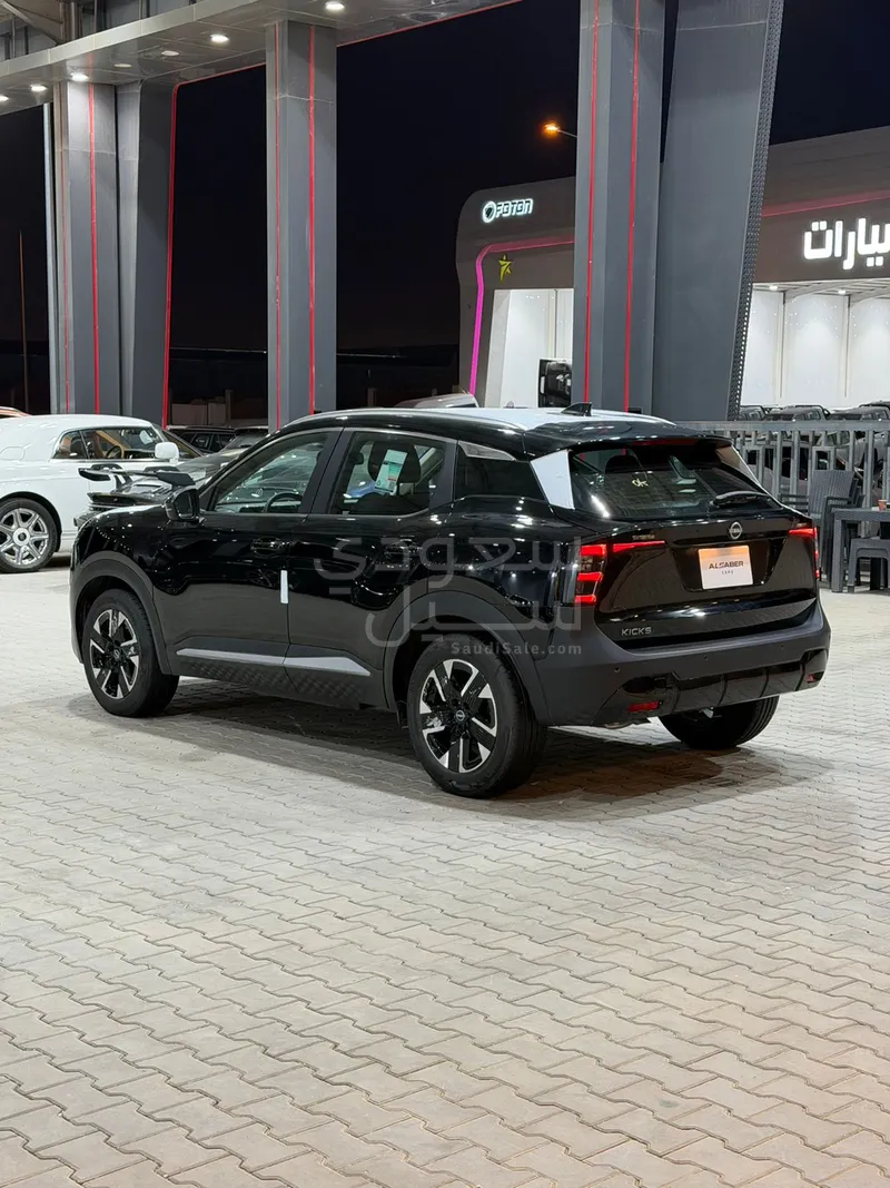 2025 نيسان كيكس اس في