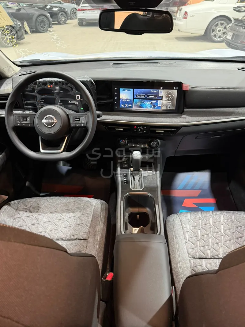 2025 نيسان كيكس اس في