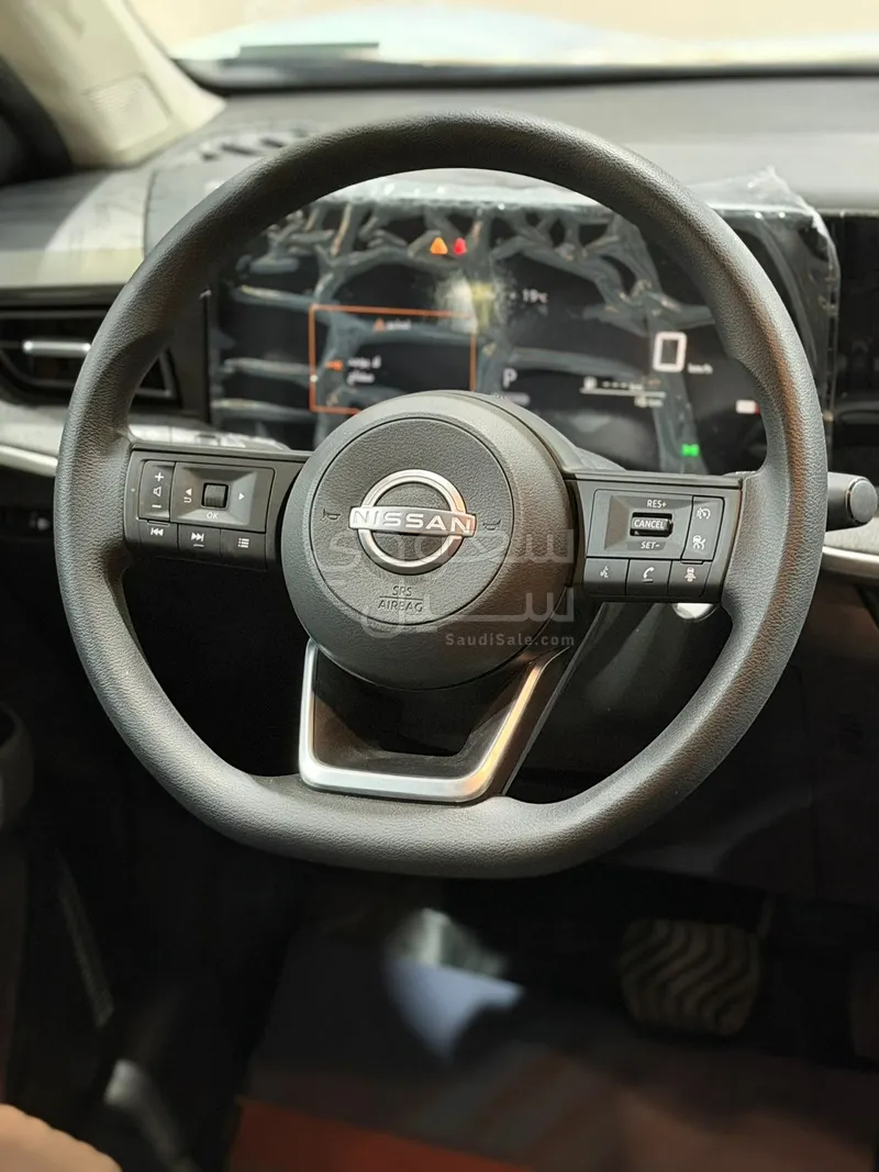 2025 نيسان كيكس اس في