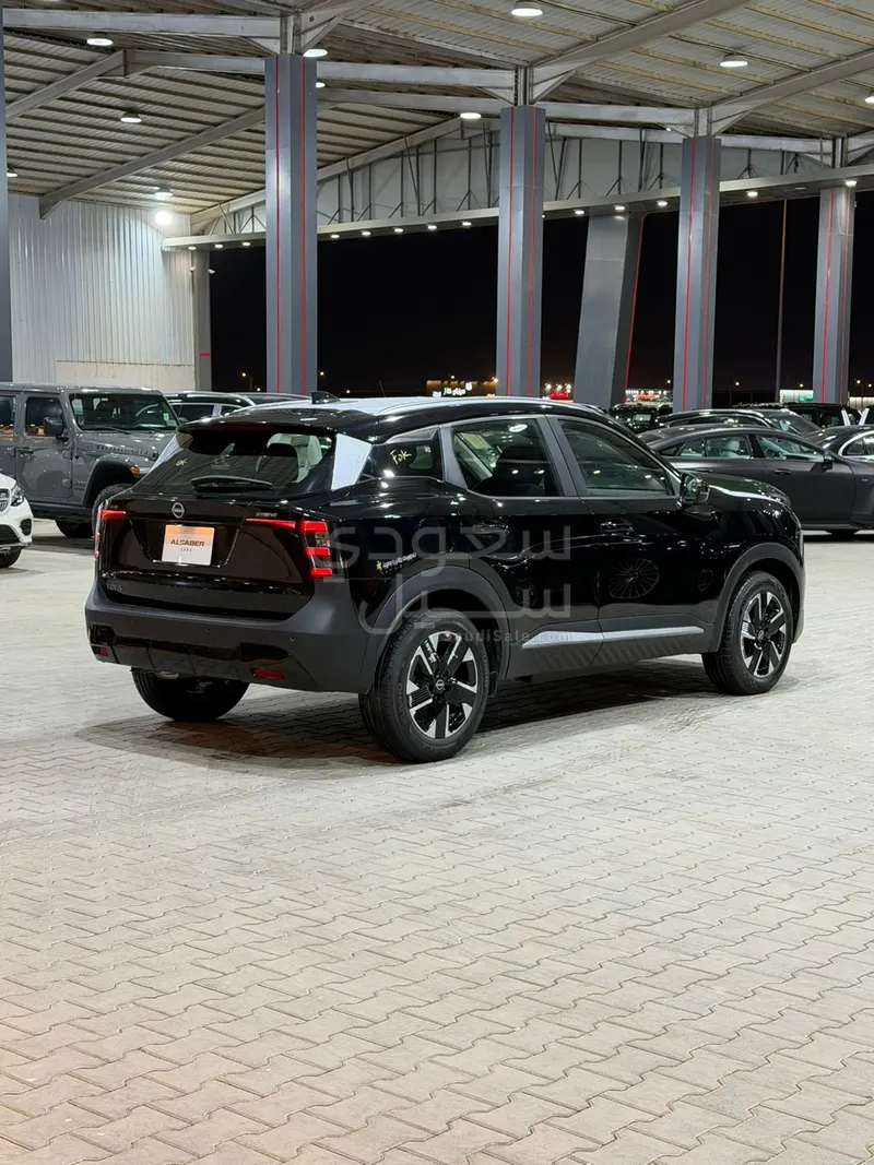 2025 نيسان كيكس اس في