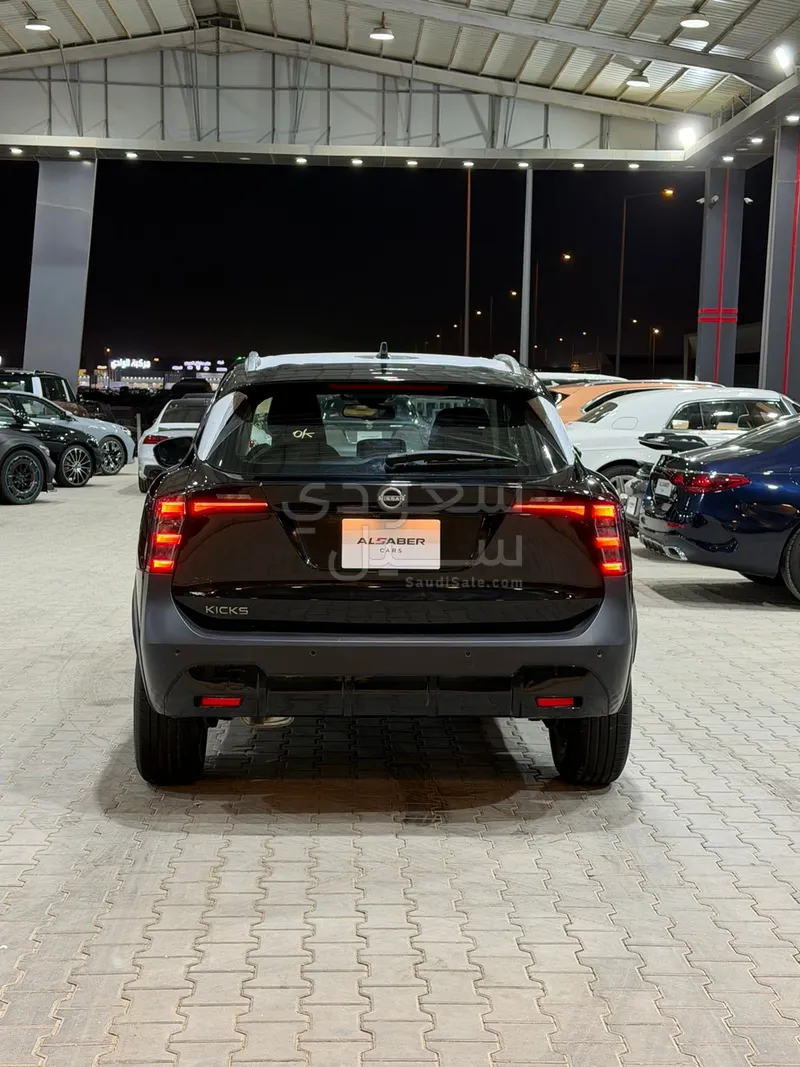 2025 نيسان كيكس اس في